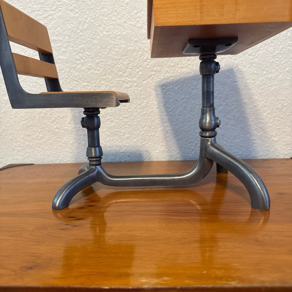 AMERICAN GIRL Mollys School Desk Retired Piece - Picture 9 of 13